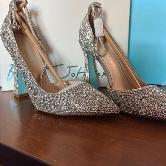 Betsy Johnson SB Ramsey Jeweled Pumps Silver Size 7 - Picture 2 of 3